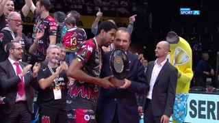 Кубок Италии. Награждение Вильфредо Леона