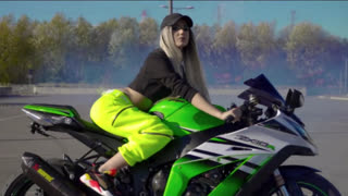 Kika - PENJEM SE NA TRON (Official Video 2019)